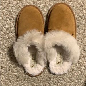 Koolaburra by Ugg slippers/fluffy slides